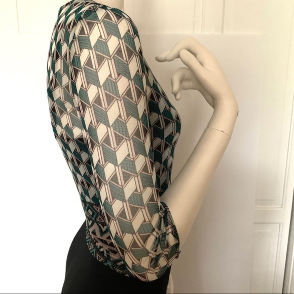 Geometric Print Green & Black Mesh Fitted Top S - Picture 3 of 15